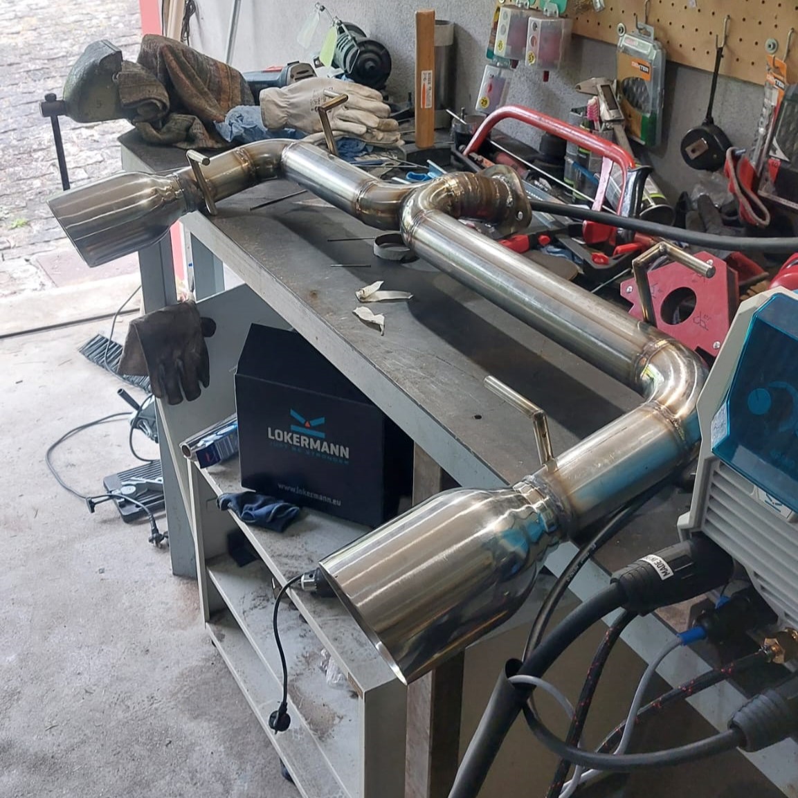 Fabrico de escapes e secções